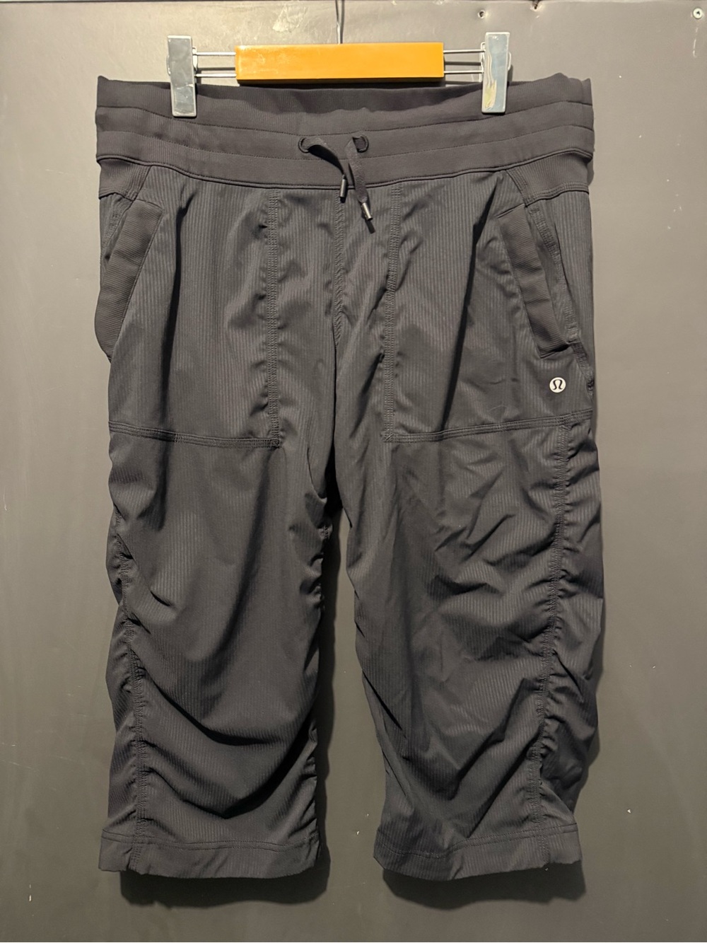 lululemon athletica Women’s Black Capri Drawcord Studio Capris